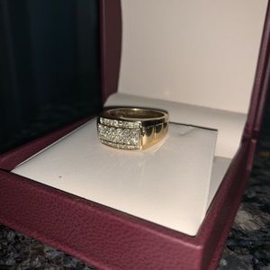 10 K gold 1 carat diamond ring
